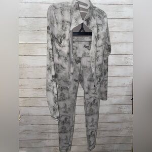 Harmony & Balance Gray/Green Ribbed‎ Tie-Dye Athletic-Lounge Set